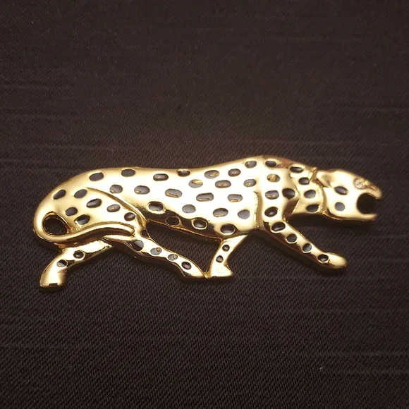 Elegant Goldtone Leopard Brooch - Picture 1 of 2